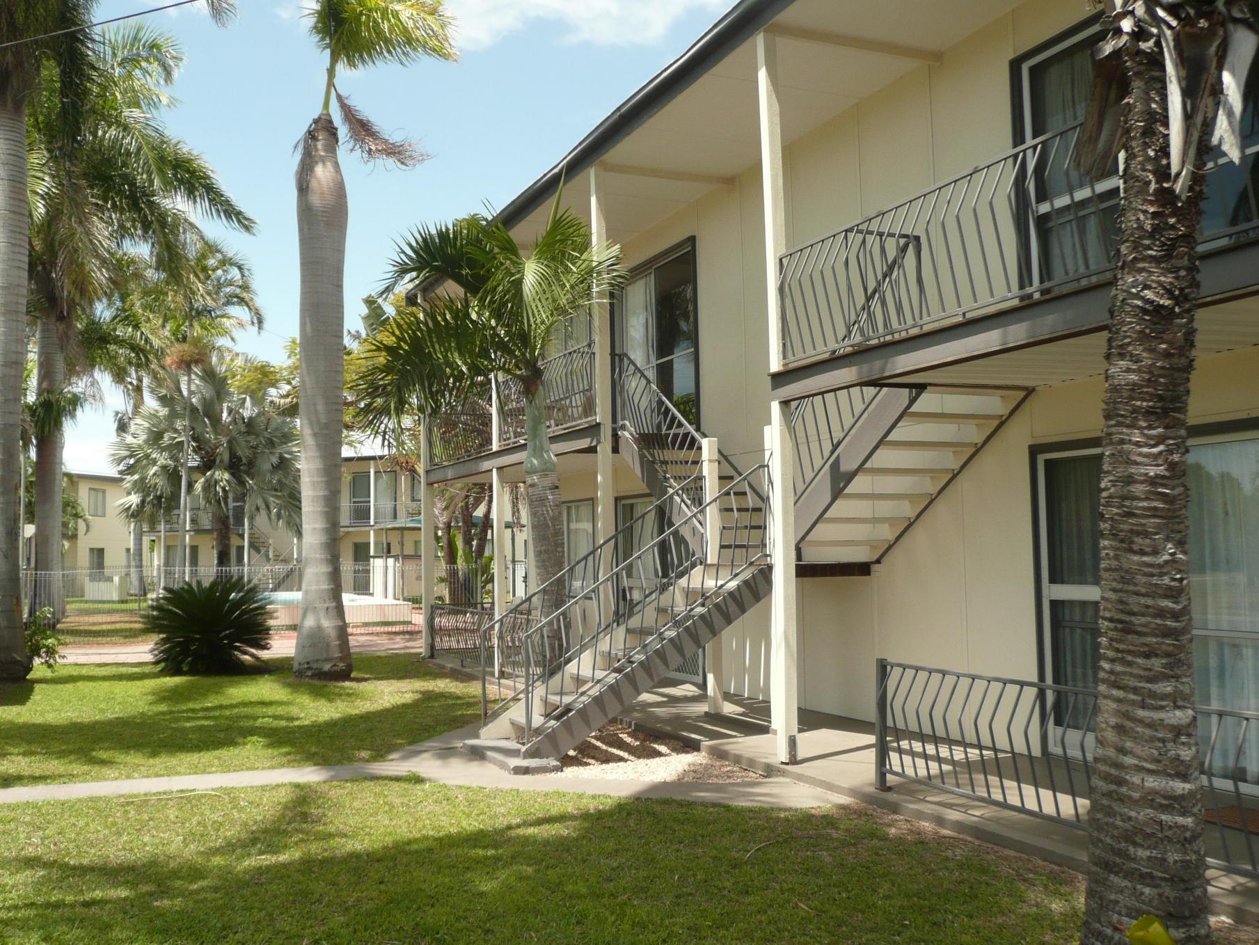 Ocean Breeze Apartments Μπόουεν Εξωτερικό φωτογραφία