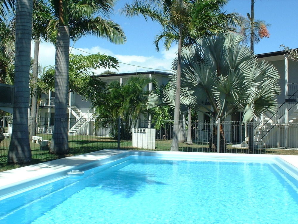 Ocean Breeze Apartments Μπόουεν Εξωτερικό φωτογραφία