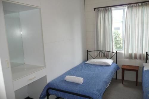 Ocean Breeze Apartments Μπόουεν Εξωτερικό φωτογραφία