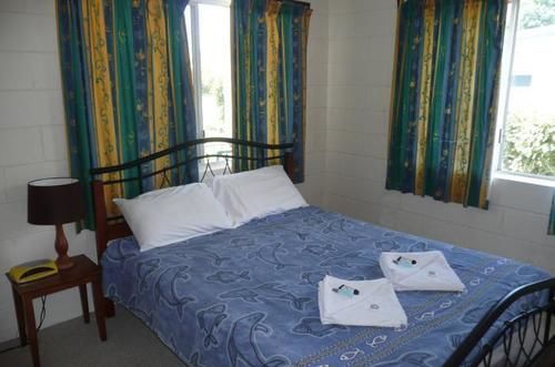 Ocean Breeze Apartments Μπόουεν Εξωτερικό φωτογραφία