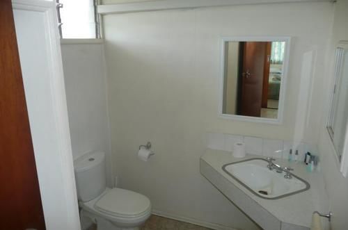 Ocean Breeze Apartments Μπόουεν Εξωτερικό φωτογραφία