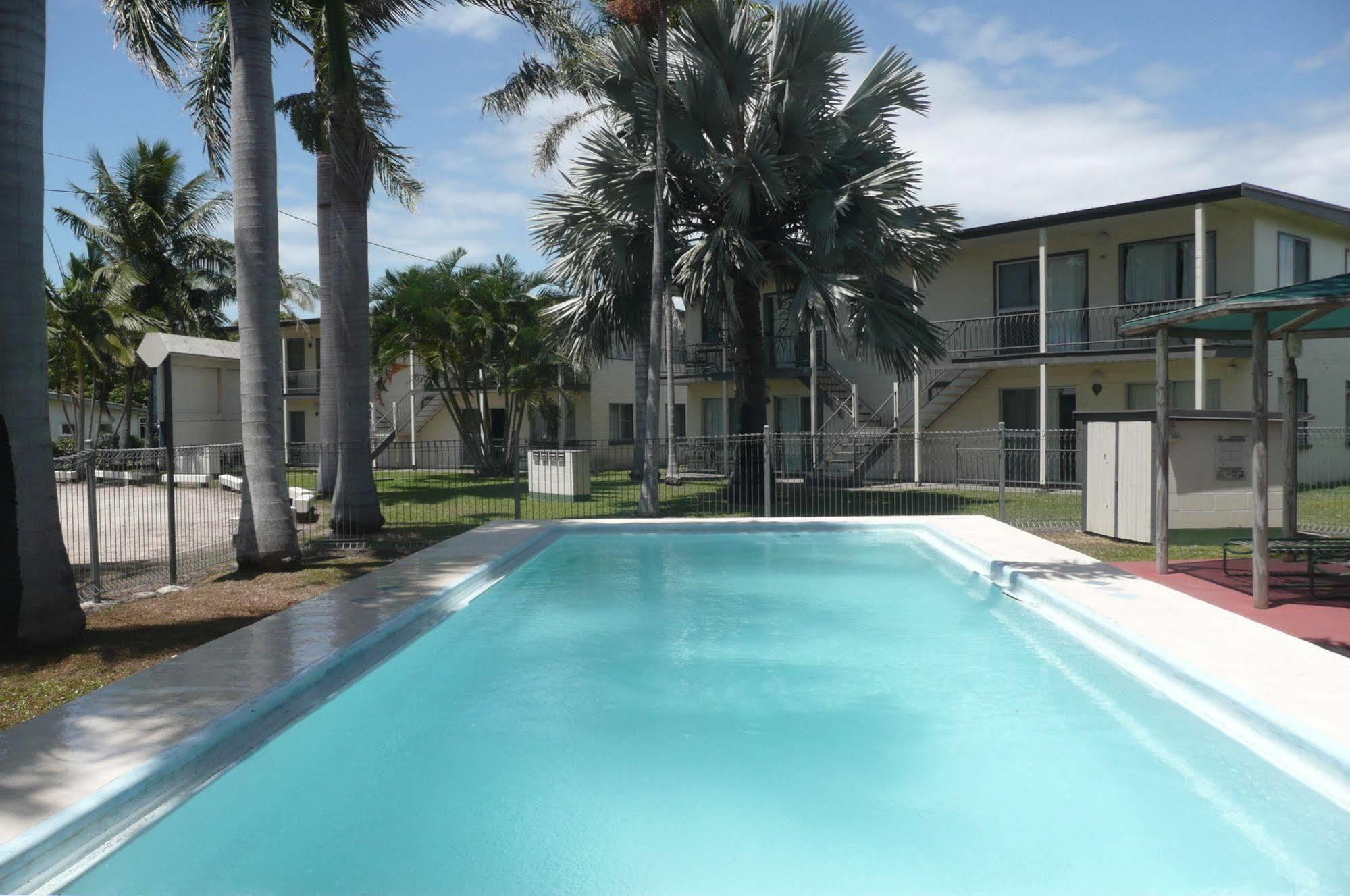 Ocean Breeze Apartments Μπόουεν Εξωτερικό φωτογραφία