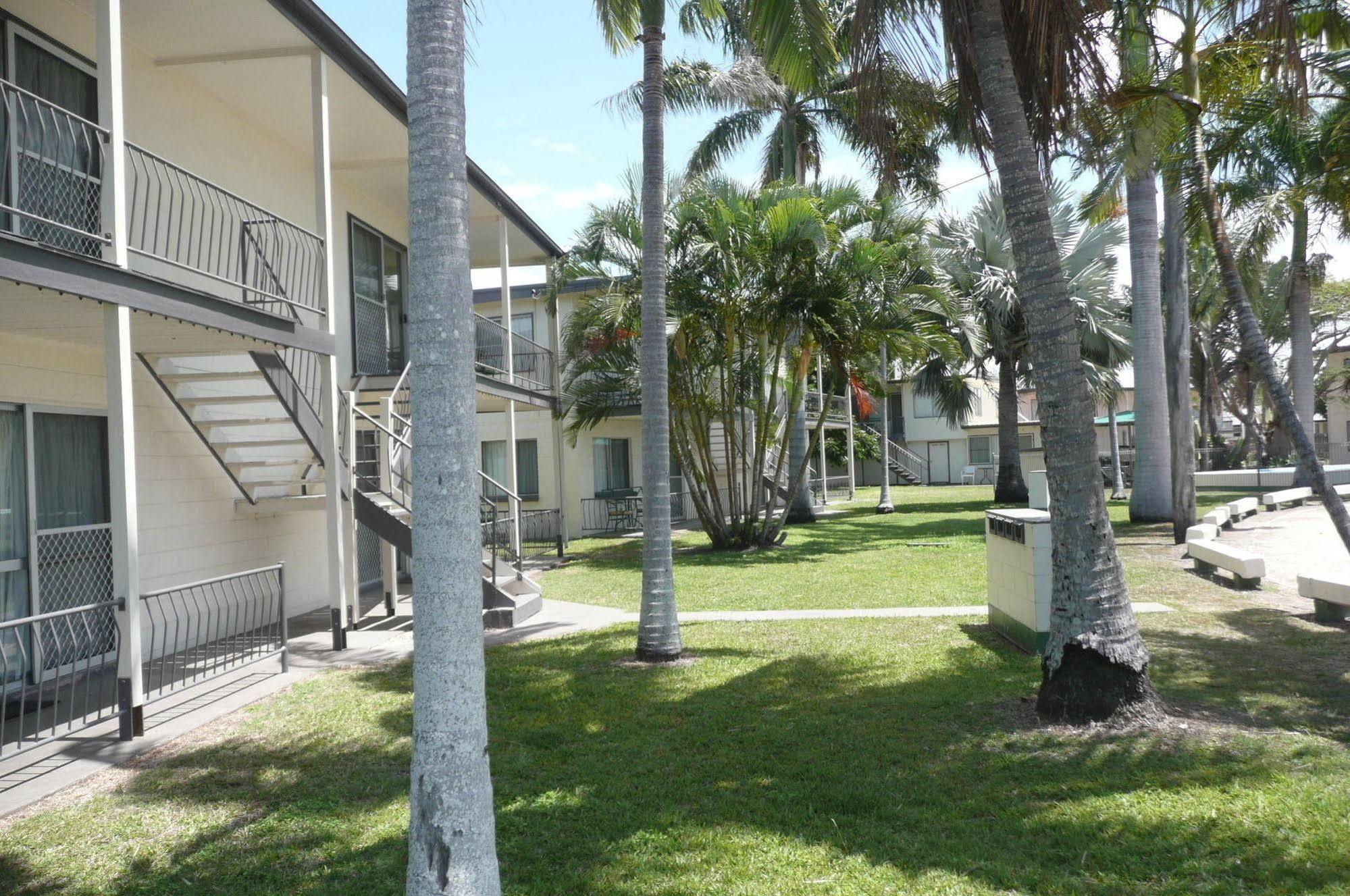Ocean Breeze Apartments Μπόουεν Εξωτερικό φωτογραφία